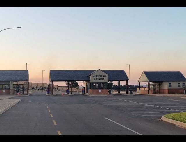 5 BEDROOM HOUSE FOR SALE IN MIDSTREAM HEIGHTS